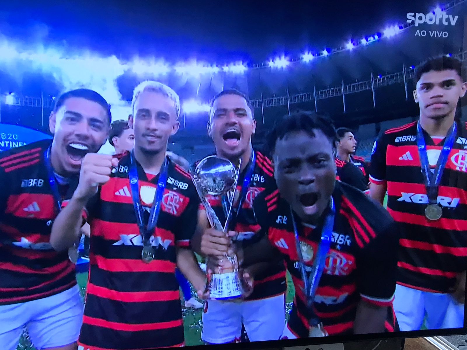 De virada, Flamengo vence o Olympiacos e é campeão do Mundial Sub-20 