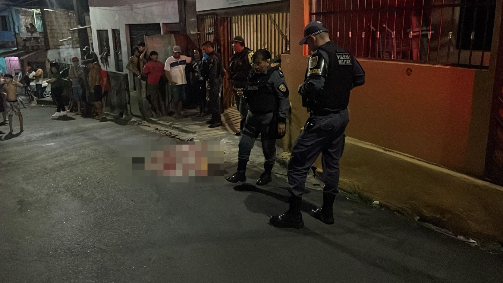 Adolescente é jogado de carro e executado na Compensa