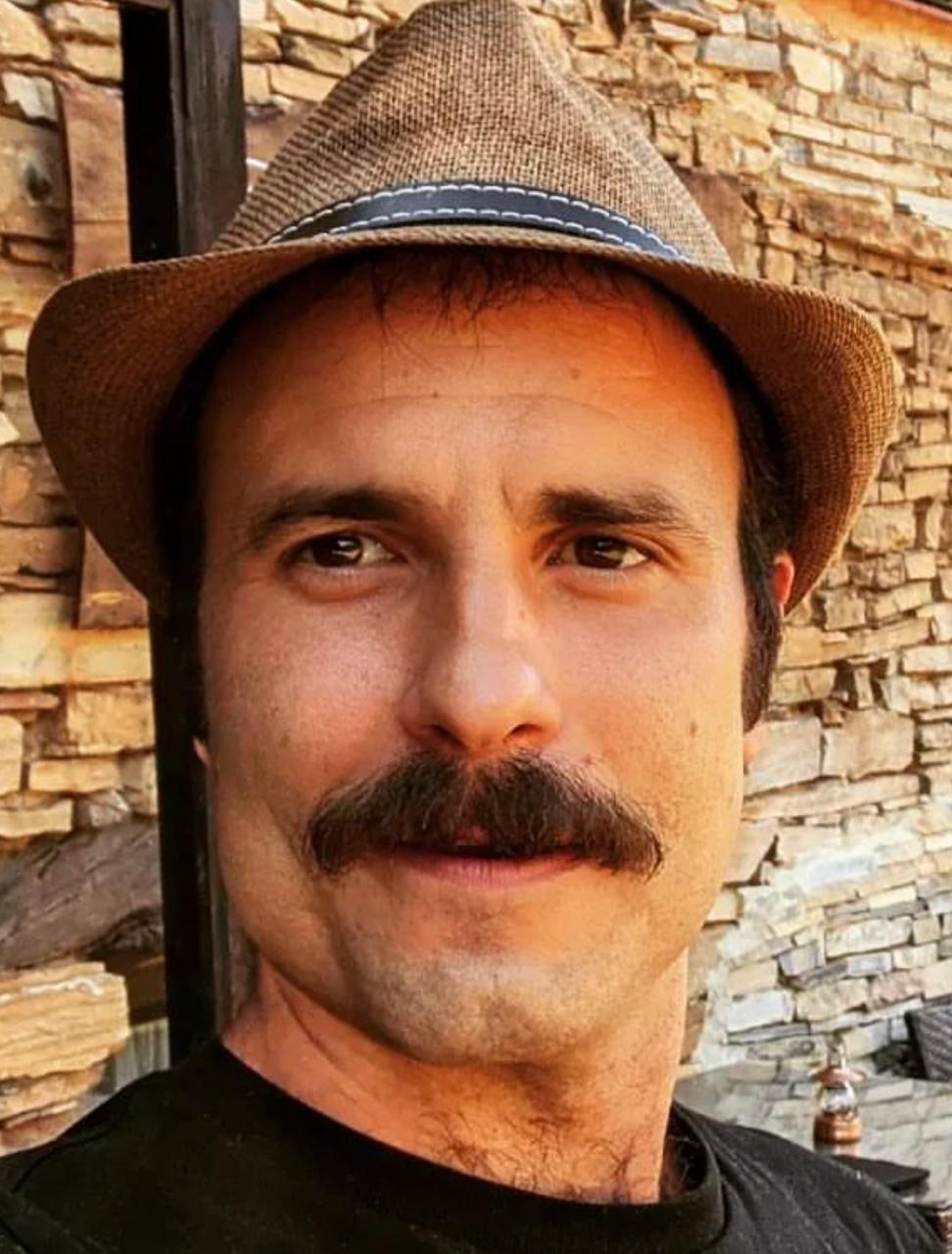 Ator de Elite, Julián Ortega é encontrado morto em praia da Espanha 