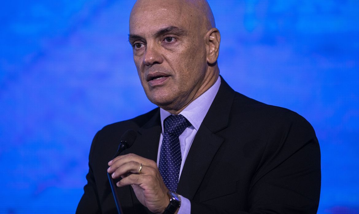 Moraes recua e suspende bloqueio de aplicativos de VPN
