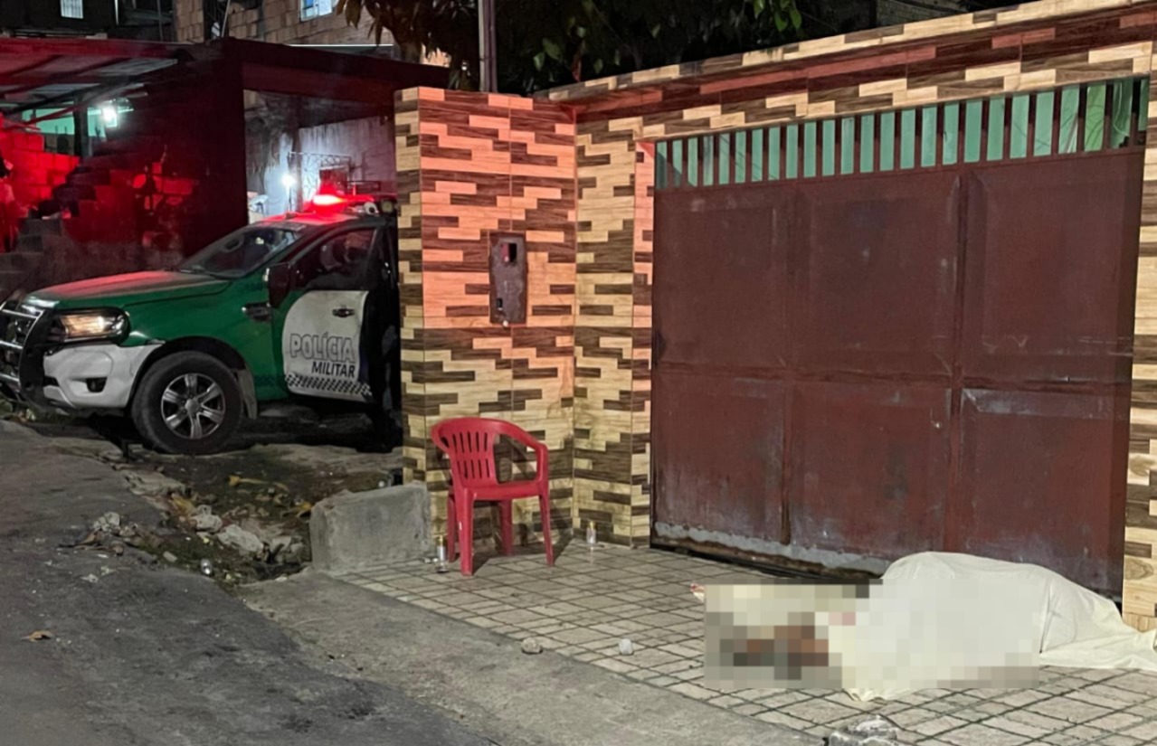 Homem é assassinado na frente da sogra em Manaus