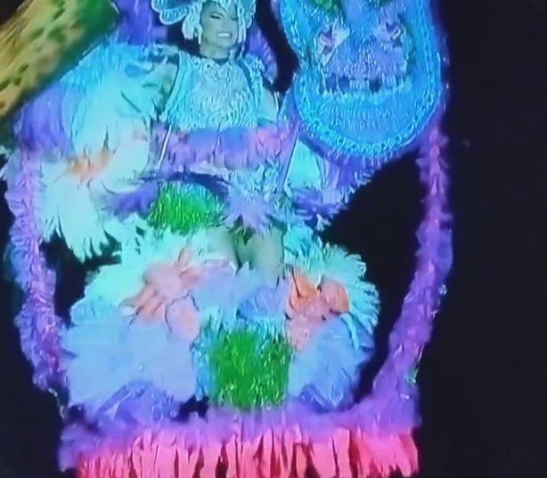 Porta-cores cai de alegoria durante Festival de Ciranda de Manacapuru