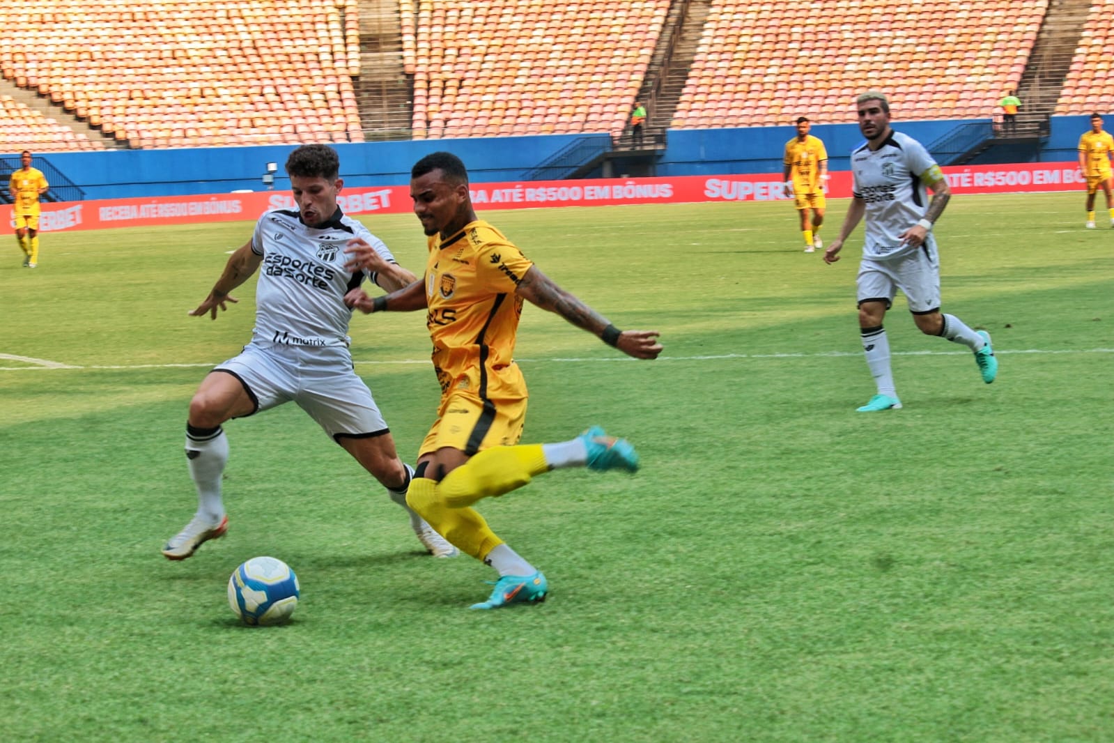 Amazonas e Ceará empatam em 1 a 1 na Arena da Amazônia