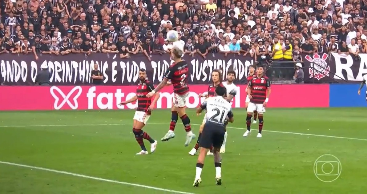 Corinthians vence Flamengo por 2 a 1 pelo Brasileirão