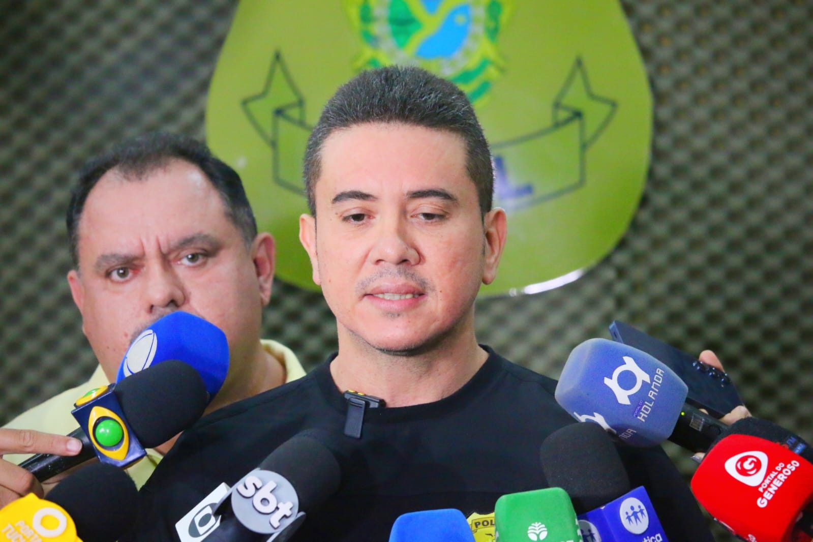 Trans que aliciava menores para padre trabalhava em paróquia, diz polícia