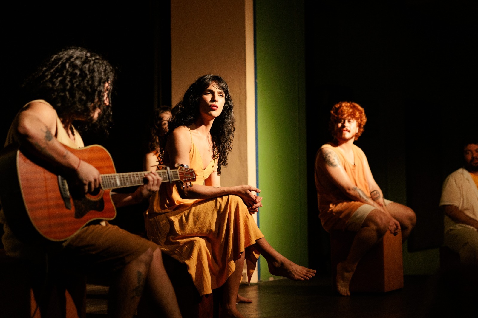 Teatro Gebes Medeiros recebe espetáculo 'Da Silva' nesta terça