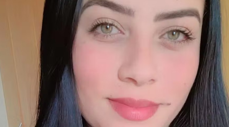 Jovem com síndrome rara 'nasceu mulher por fora e homem por dentro'