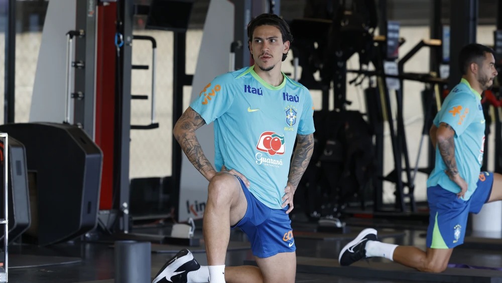 Pedro rompe ligamento do joelho esquerdo e é cortado da Seleção Brasileira
