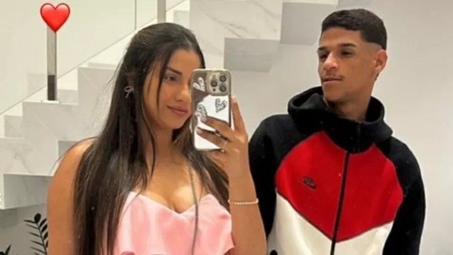 Luva de Pedreiro reata namoro com Távila Gomes