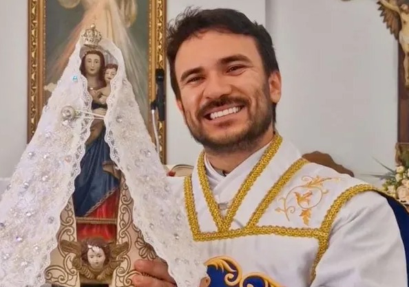Famoso na internet, padre Fabrício Rodrigues morre aos 29 anos