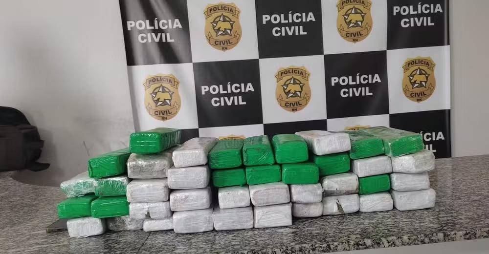 Mulher é presa com 38 tabletes de maconha em ônibus 