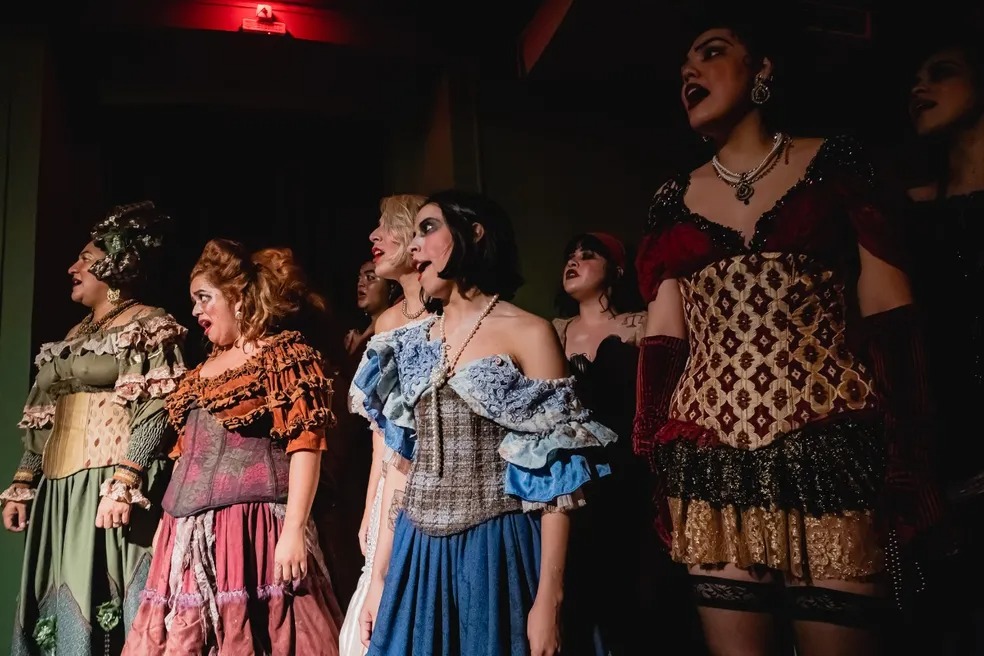 Teatro Gebes Medeiros recebe Cabaré Chinelo nesta terça-feira