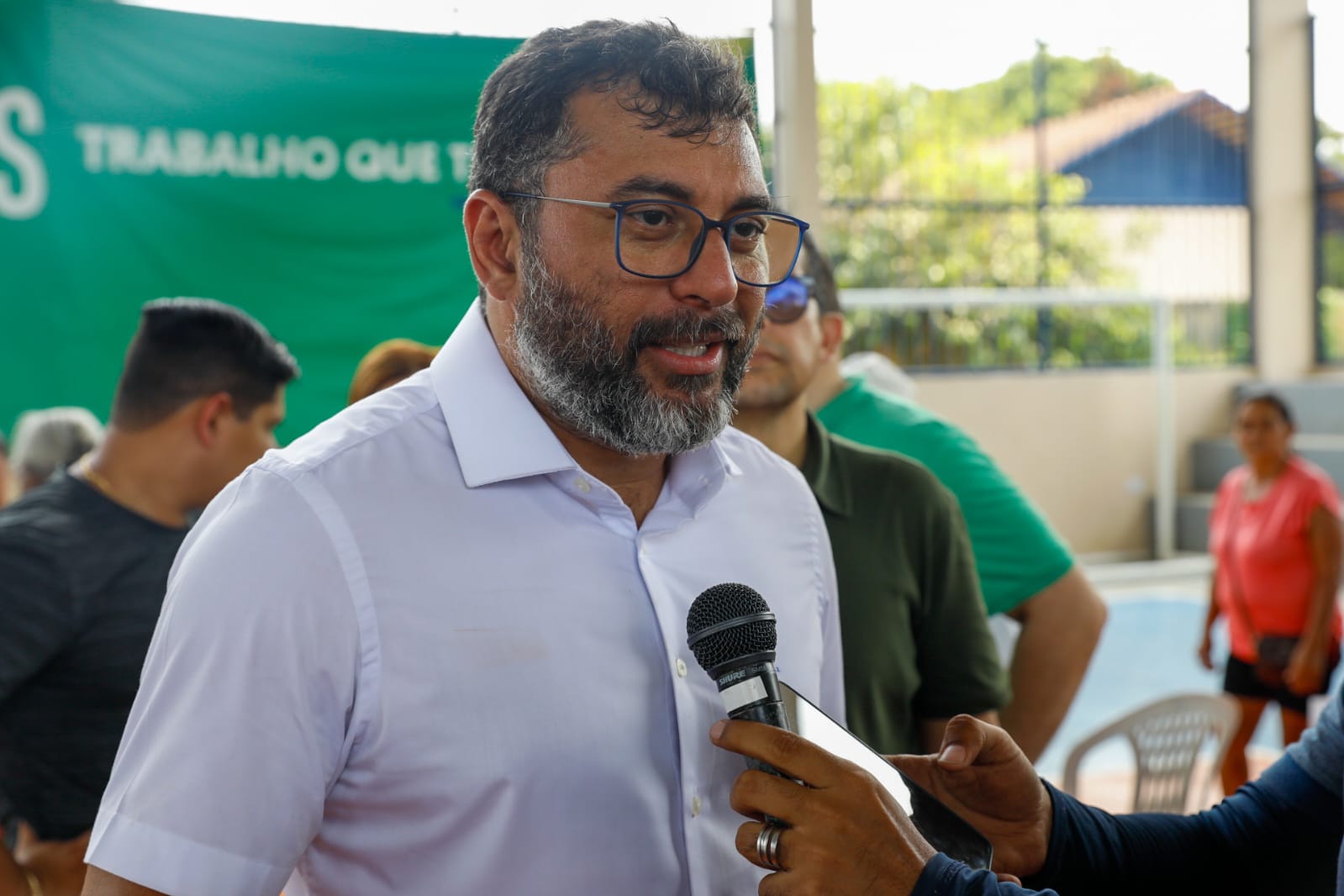 Prosai Parintins: Wilson entrega títulos definitivos de propriedade a mais de 100 famílias