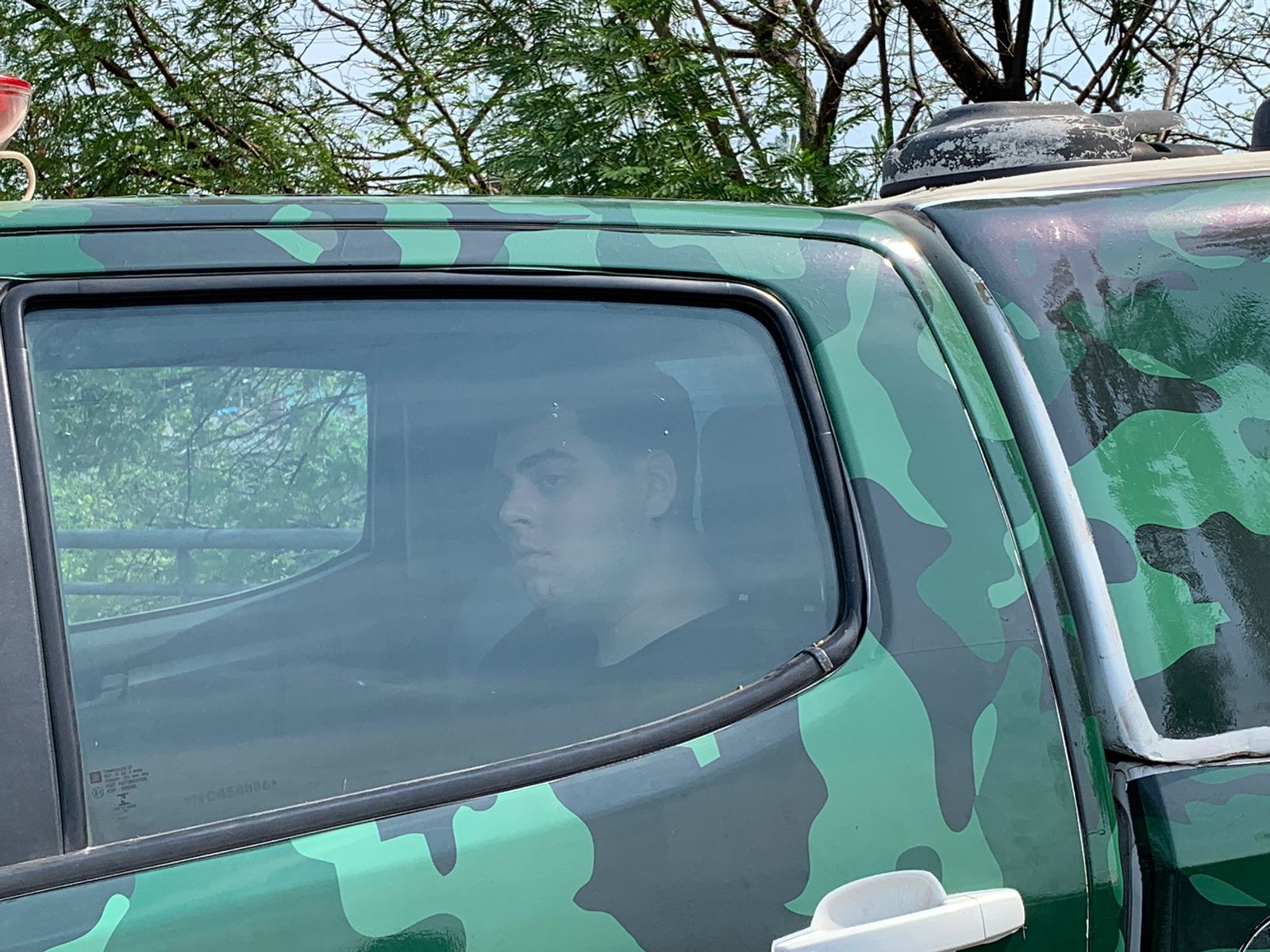 Vodka e latas de cerveja são achadas em carro que matou homens na Compensa