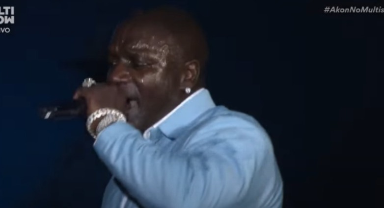 Akon republica crítica de fã por show no Rock in Rio: "playback ruim"