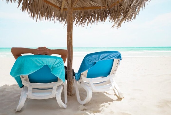 Casal de policiais é detido por atos obscenos em praia de Fortaleza