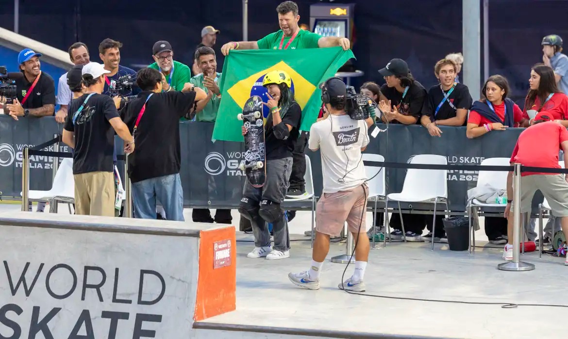 Raicca Ventura conquista título mundial de skate park na Itália