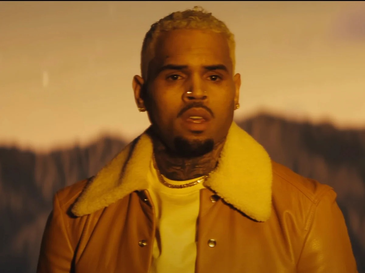 Chris Brown anuncia show no Brasil