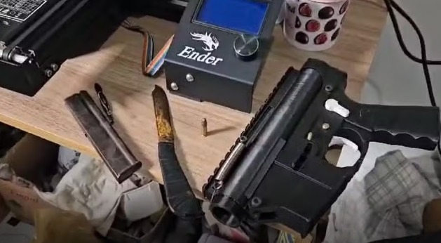 Polícia Federal prende homem que fabricava armas com impressora 3D