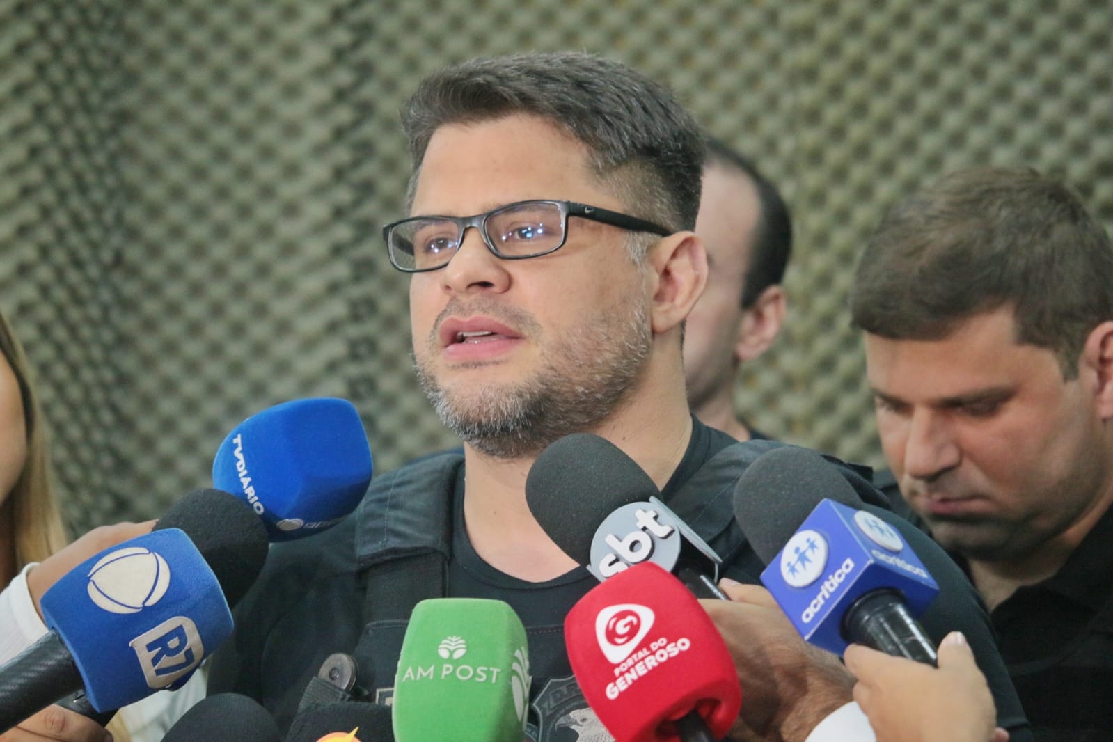 Operação prende 31 pessoas e apreende arsenal de facção no Jorge Teixeira