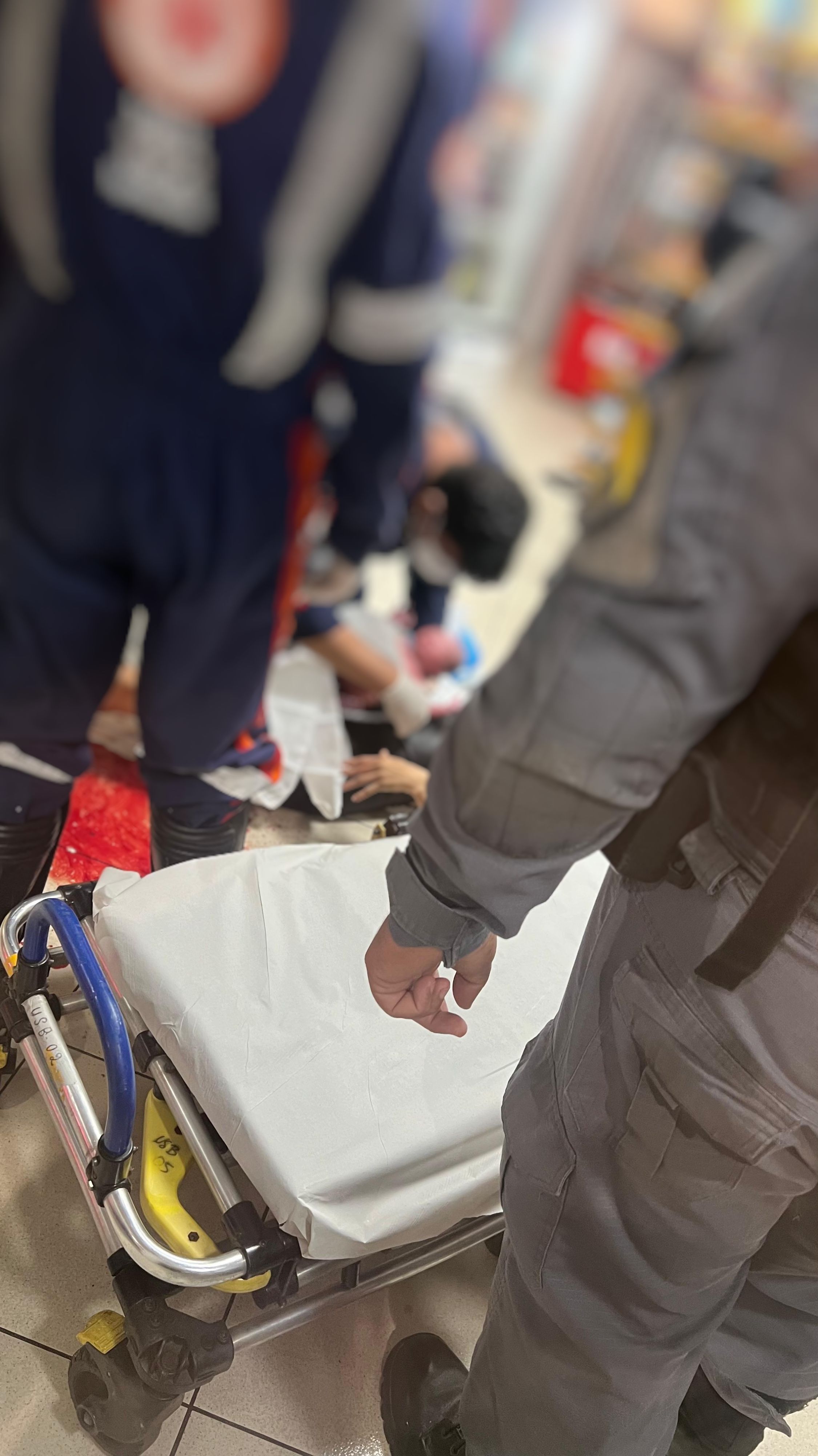 Mulher dá à luz dentro de loja de conveniência em Manaus 