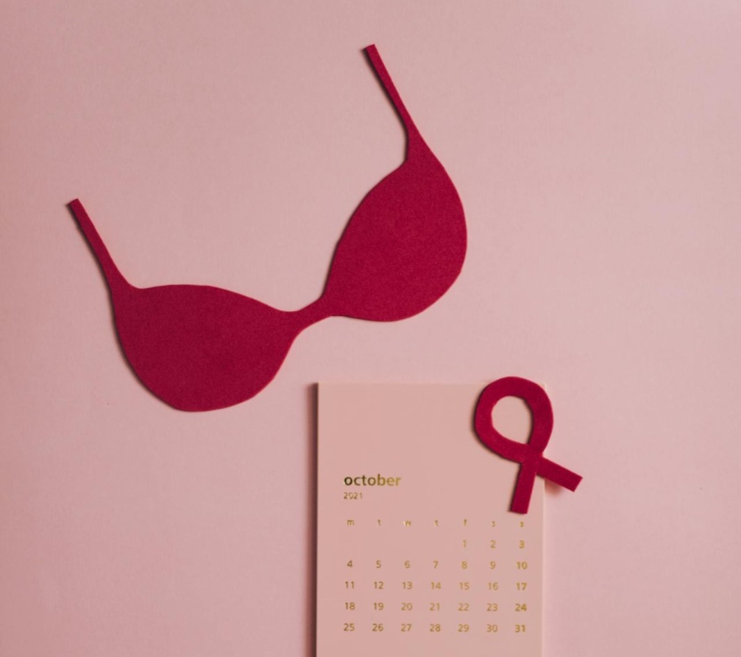 Saiba como fazer o autoexame para detectar alterações na mama 