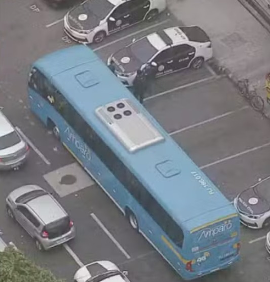 Terror: Ônibus com passageiros é sequestrado no Rio de Janeiro