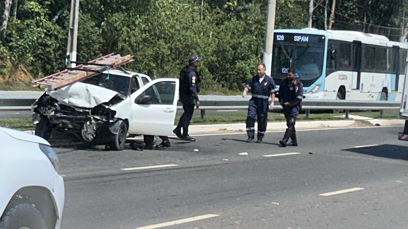 Acidente entre carros deixa duas pessoas feridas no Rapidão 