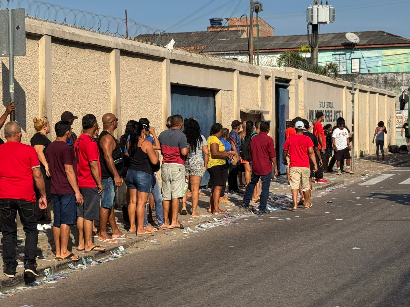 Votação para prefeito e vereadores começa em Manaus 