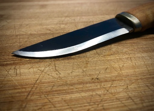 Genro é preso após cortar o pulso da própria sogra durante briga