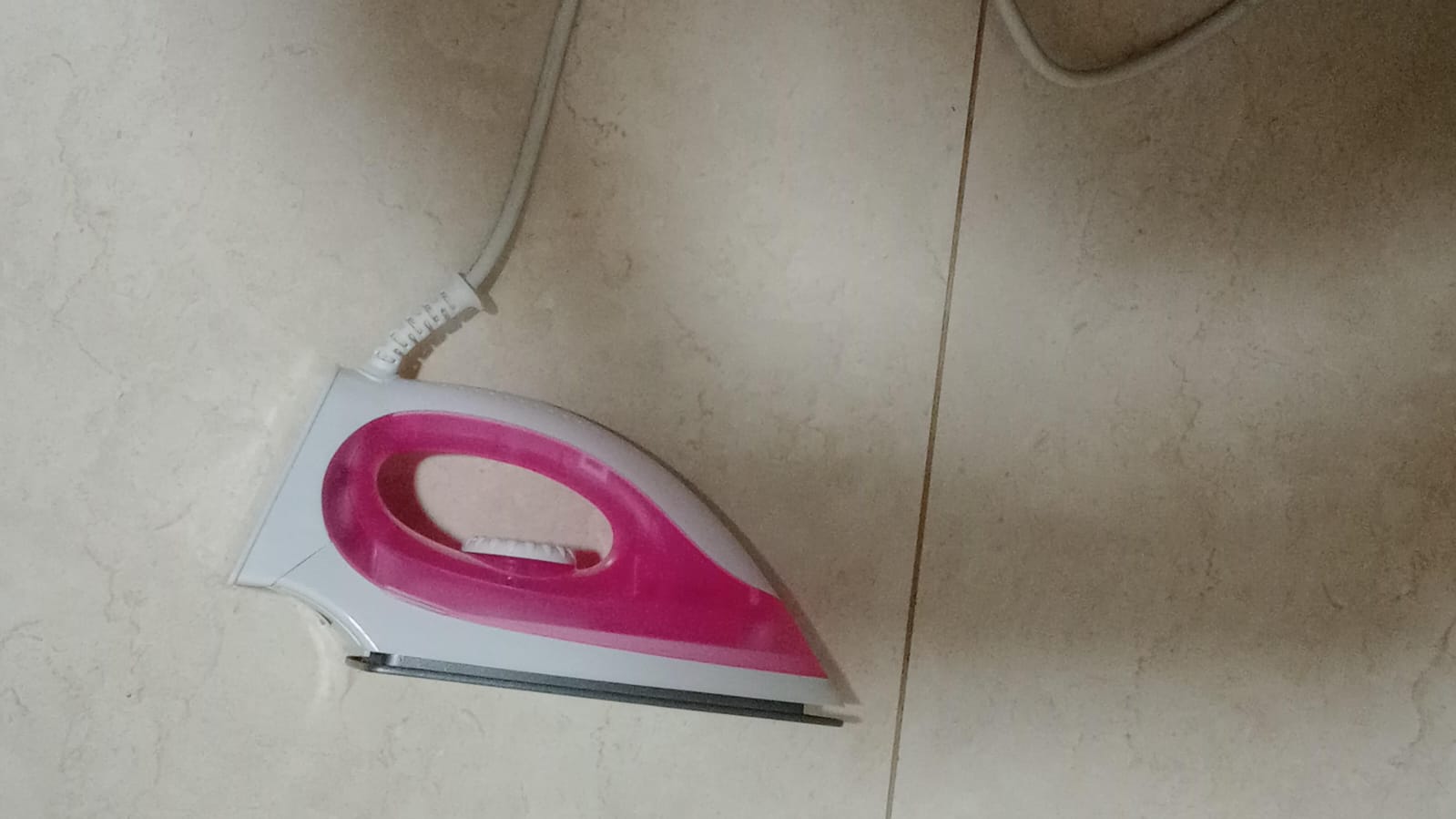 Mãe é agredida com ferro de passar roupa pelo próprio filho em Manaus