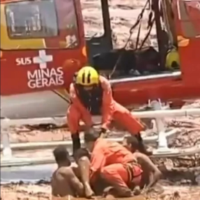 Bombeiro morto em queda de helicóptero em MG fez resgate em Brumadinho
