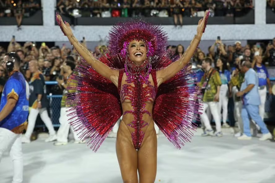 Grávida, Sabrina Sato confirma desfile no Carnaval 