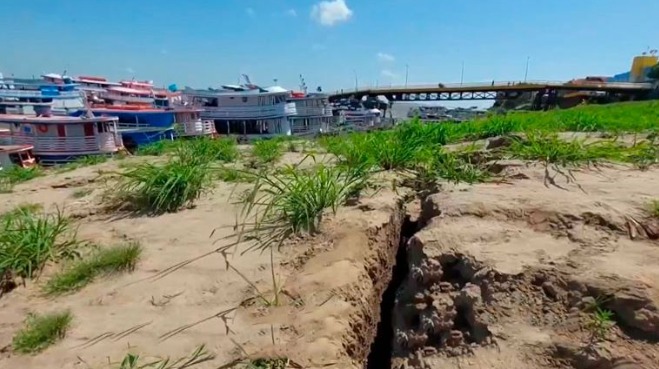 Ministério Público investiga rachaduras no porto de Parintins