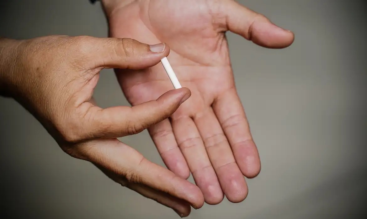 Anvisa proíbe uso e comercialização do ‘chips da beleza’ 