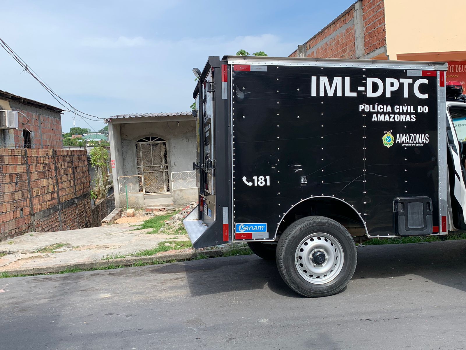 Esposa é suspeita de matar homem com facada no peito no Novo Aleixo