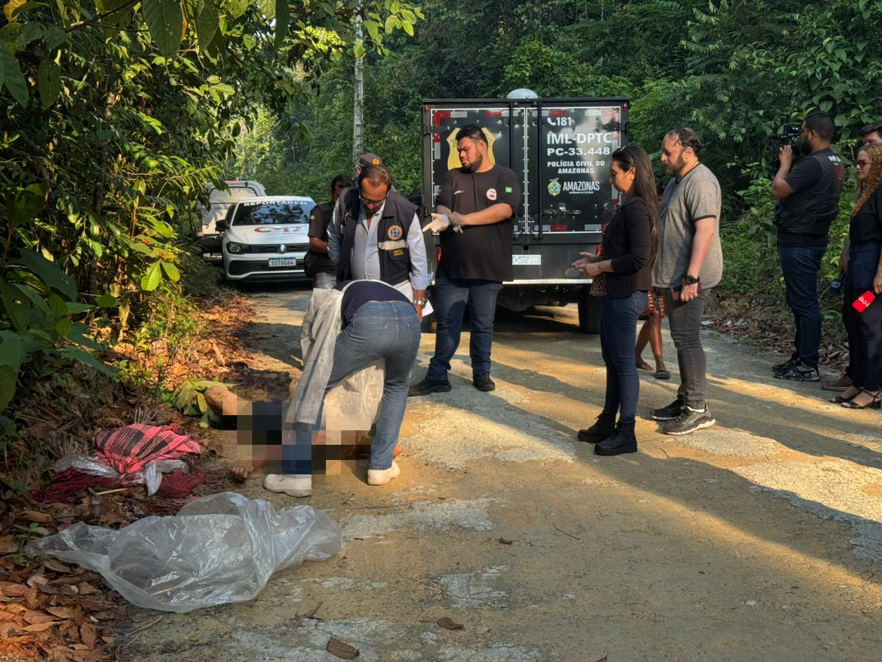 Enrolado em rede e com orelha cortada, homem é achado morto na AM-010