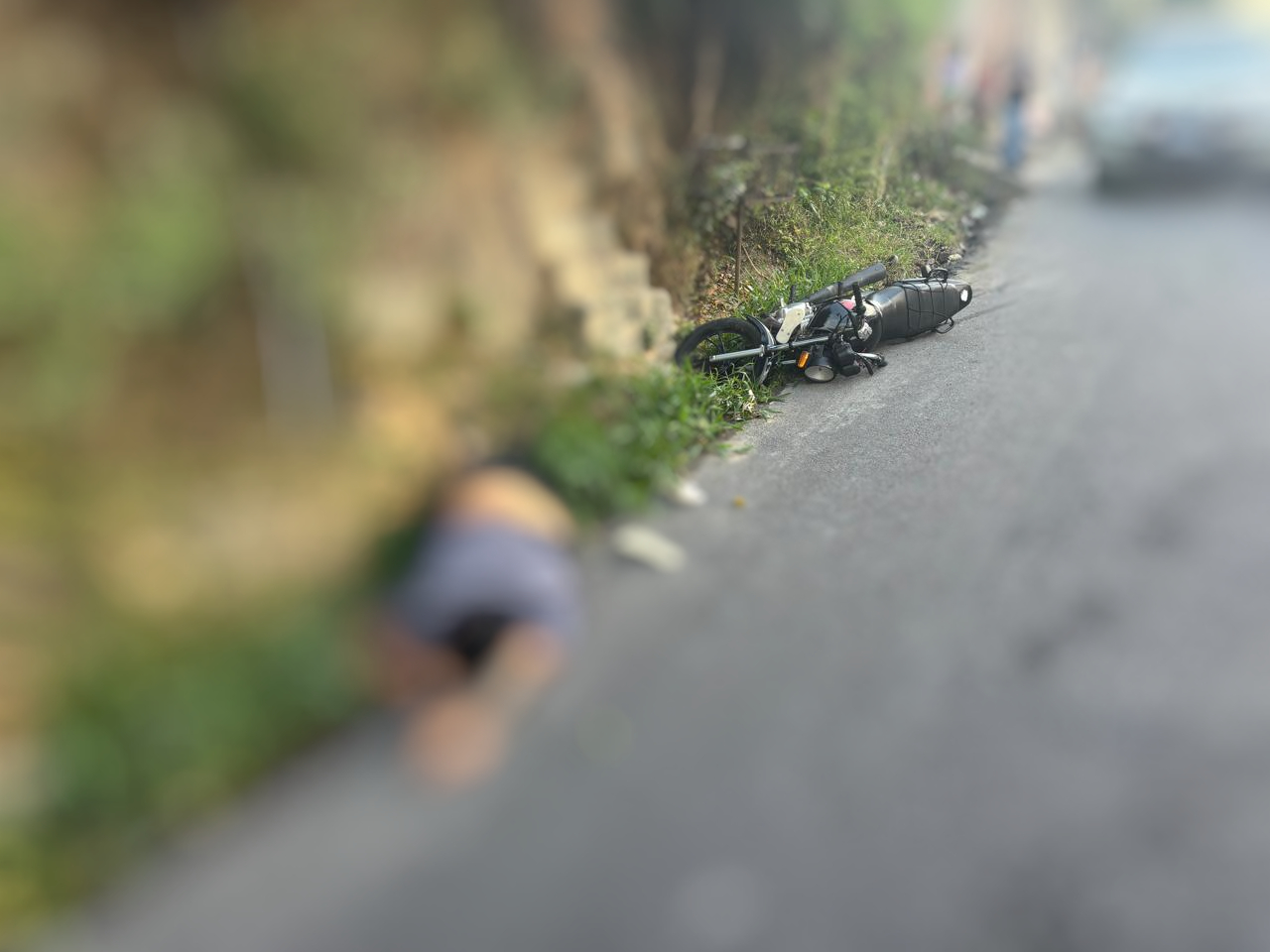 Homem é executado com 8 tiros enquanto pilotava moto no Monte das Oliveiras