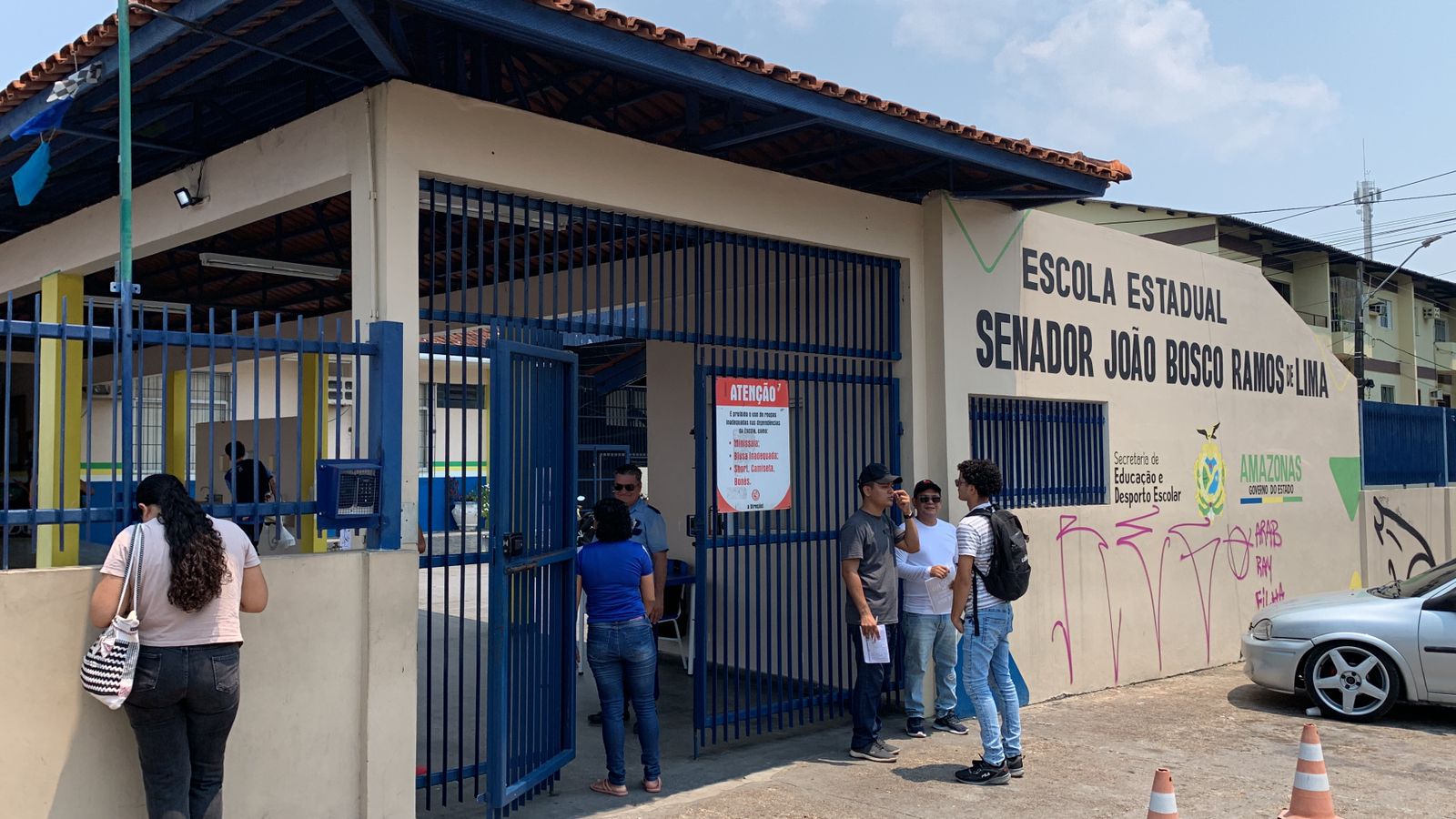 Escolas abrem portões para receber candidatos do Enem em Manaus 
