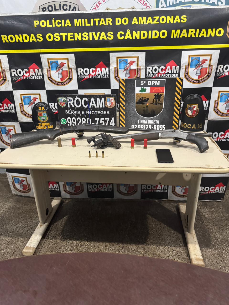 Foragido e comparsa são presos com escopeta e mais armas em Coari