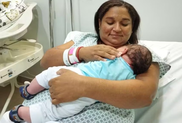 Caso raro: bebê gigante com mais de 5 kg nasce no Ceará