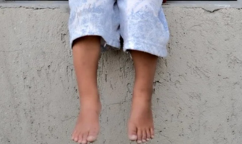 Criança de 2 anos morre afogada e mãe é encontrada com sinais de embriaguez