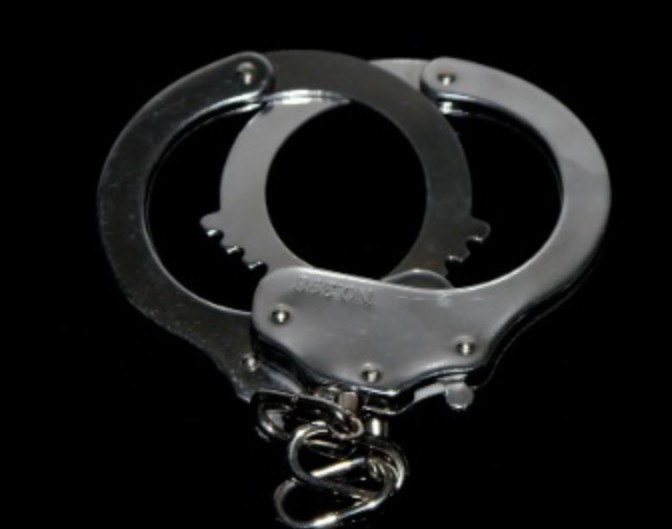 Homem é preso por ejacular em mulher no metrô