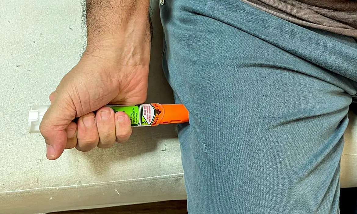 Pesquisadores criam 1ª caneta de adrenalina brasileira