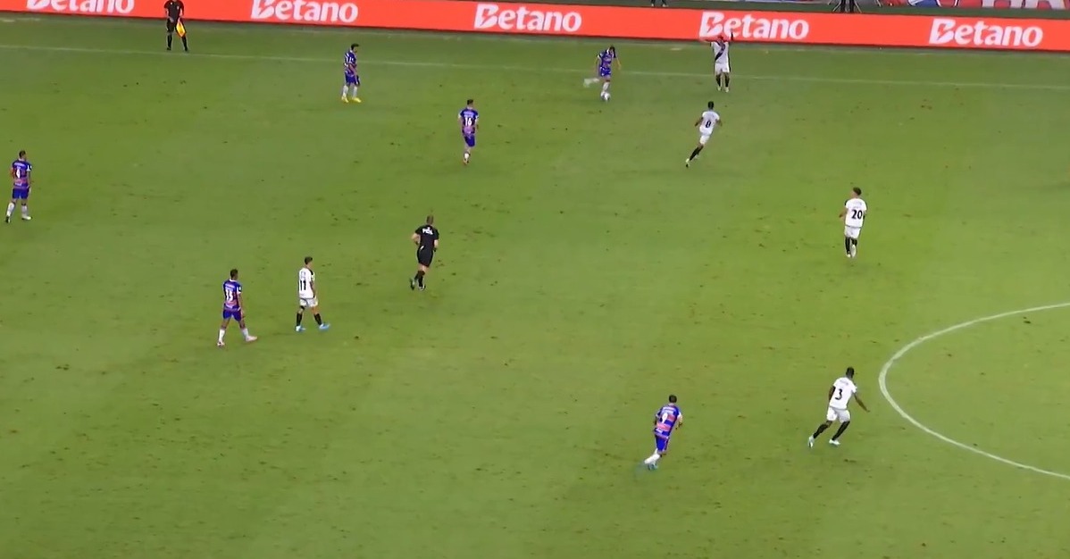 Fortaleza vence Vasco por 3 a 0 e segue na briga pelo título do Brasileirão