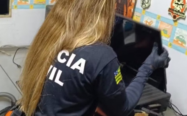 Professor é acusado de filmar sexo com aluna menor de idade 