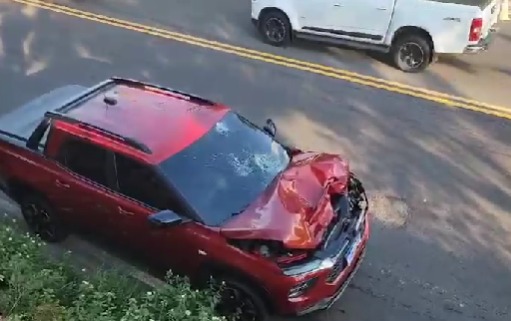 Carro fica destruído em acidente com motociclista no Dom Pedro
