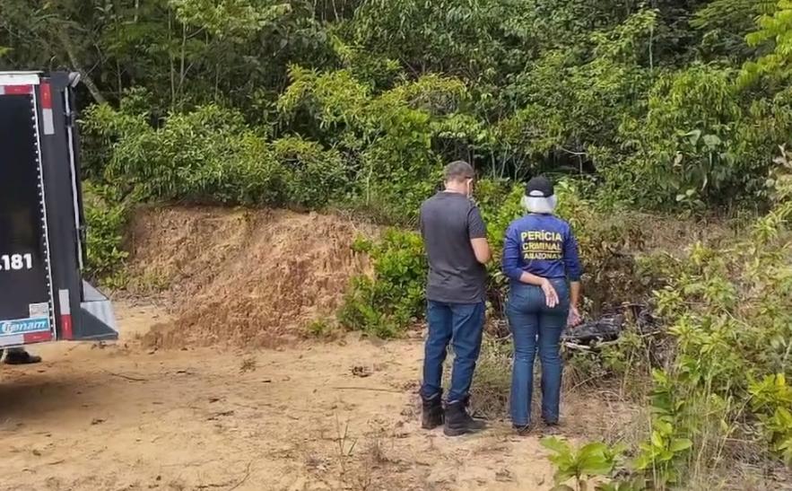 Amarrado com arames, homem é achado carbonizado em ramal no Tarumã