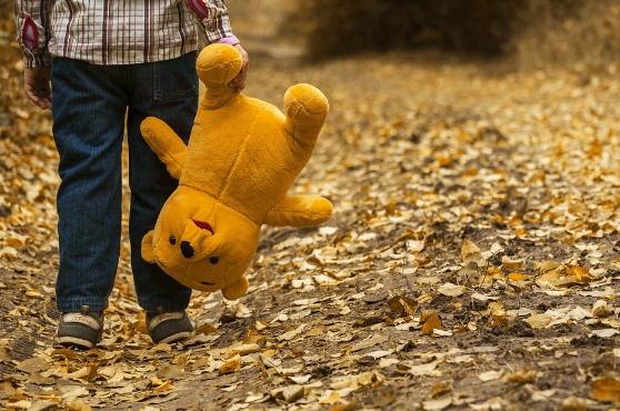 Casal é multado em R$ 50 mil por devolver três crianças adotivas