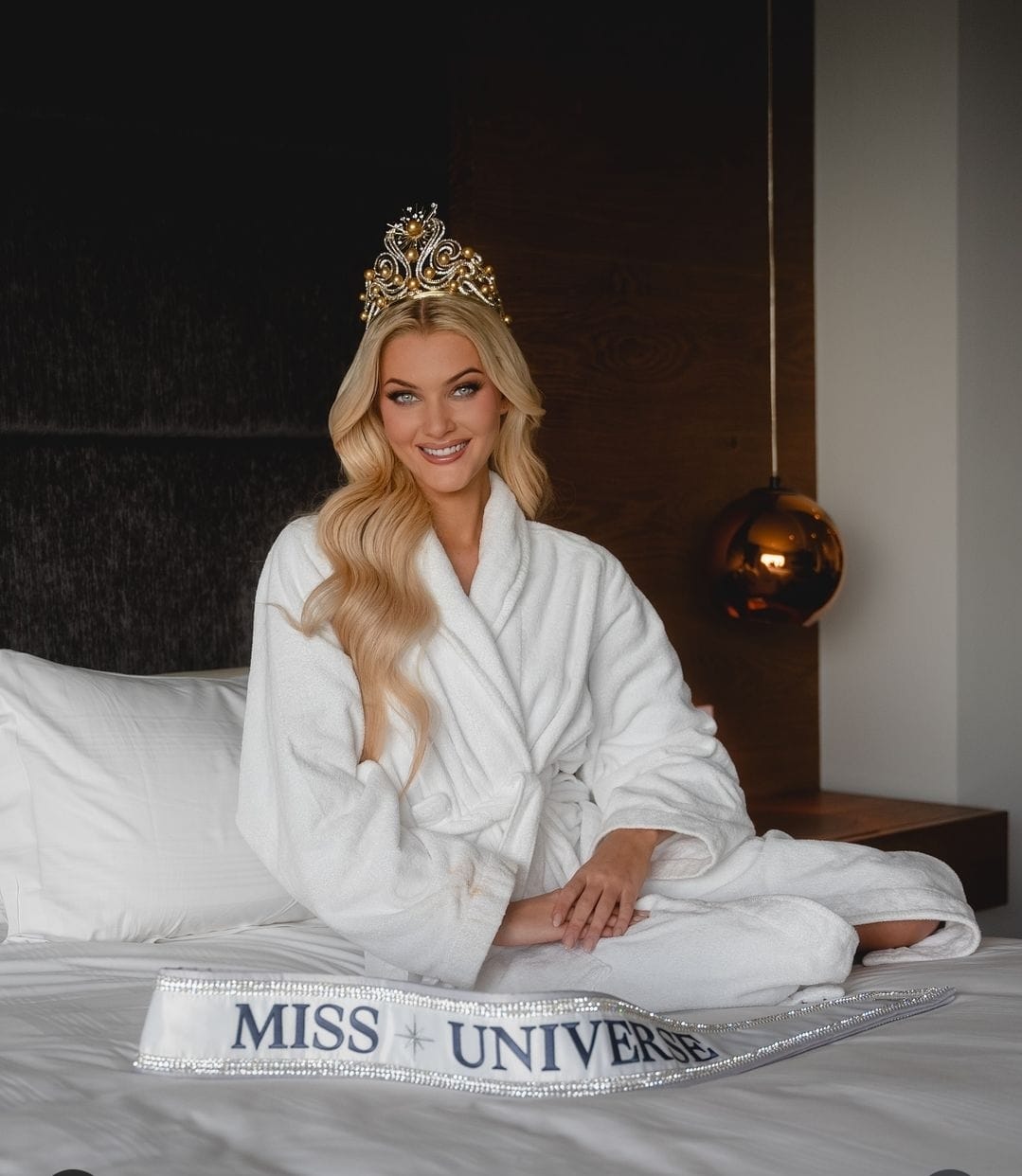 Dinamarquesa Victoria Kjaer vence Miss Universo 2024